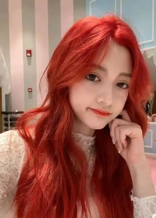 大红色火红色媚拉红染发剂纯流行色学生男女自己在家染大红色加褪色膏