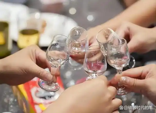 酒场礼仪:若有人用祭祀手给你敬酒,立马用这3招,轻松化解尴尬