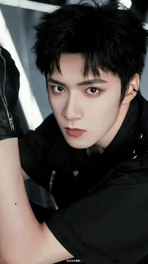 可以给我看一些刘耀文92塑的照片咩?