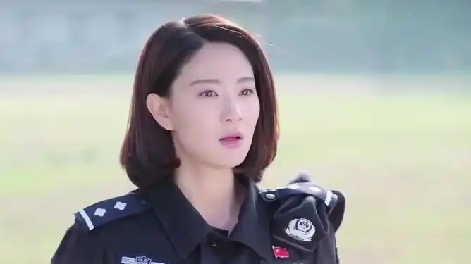 警花与警犬:李姝寒发号施令不干脆果断,却害樱桃高处摔下