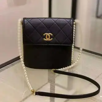 香奈儿chanel女包小号流浪包珍珠链条斜挎单肩包小牛皮人造珍珠与金