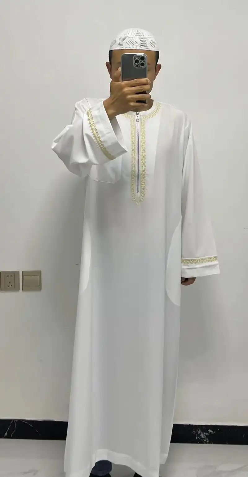 男士长袍 精美的刺绣图案 开斋节送老爸  送老公  送男友的 - 抖音