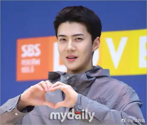 黑短发清爽大帅哥这是什么冻龄男高状态也太好了吧吴世勋超话exo超话