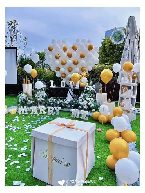 武汉草坪求婚策划96武汉室外求婚布置草坪效果