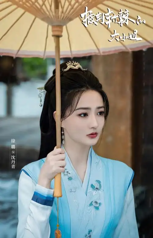 29岁徐璐恋情疑曝光,与小5岁吴崇轩逛园区,街头搂腰拍照超甜蜜_腾讯