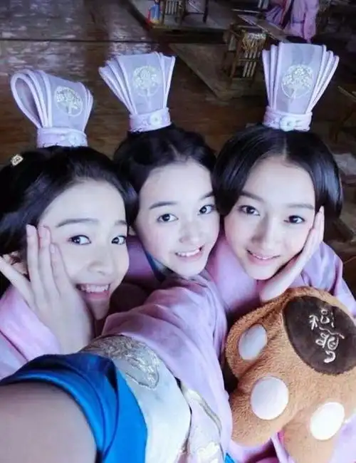 关晓彤蒋依依张雪迎(关晓彤蒋依依张雪迎一起演的戏)-天晟网