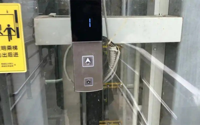 有关门按键声的电梯