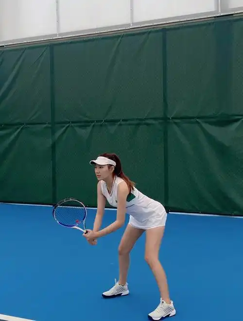 职业网球运动员训练比赛日常穿什么