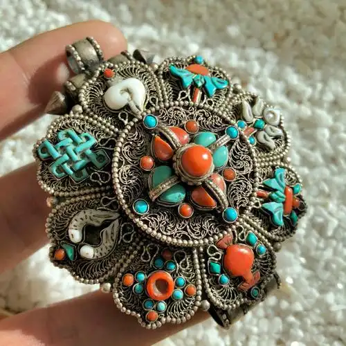 嘎乌盒61藏八宝款