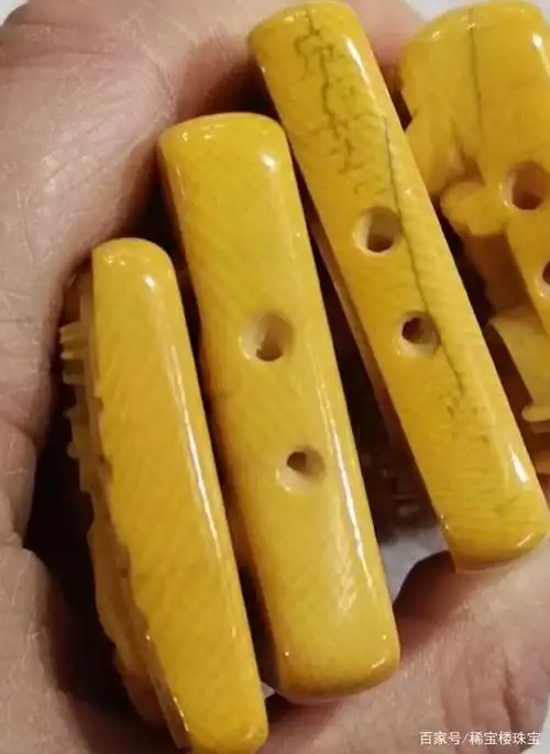 猛犸牙纹路的夹角最大不超过95度,象牙纹路的夹角一般大于115度