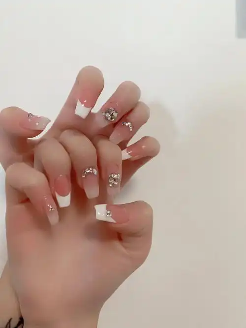 冬日美甲法式渐变钻