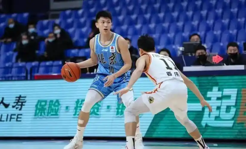 广东宏远大外援并未离队,刘晓宇正式抵达上海,曾令旭不会退役_埃利斯