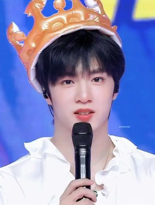 刘耀文从小就拥有一双美丽的眼睛