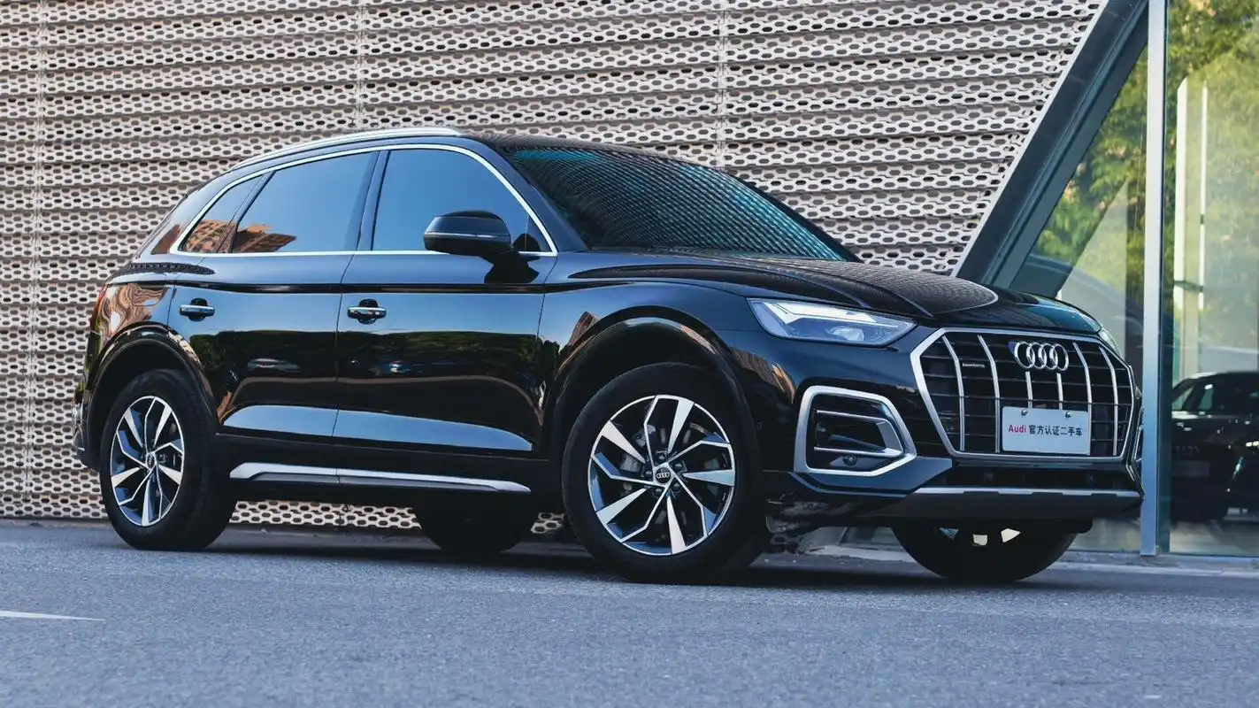 奥迪q5l 22款40tfsi 豪华致雅型 致雅型相比动感没有了运动套件,成熟