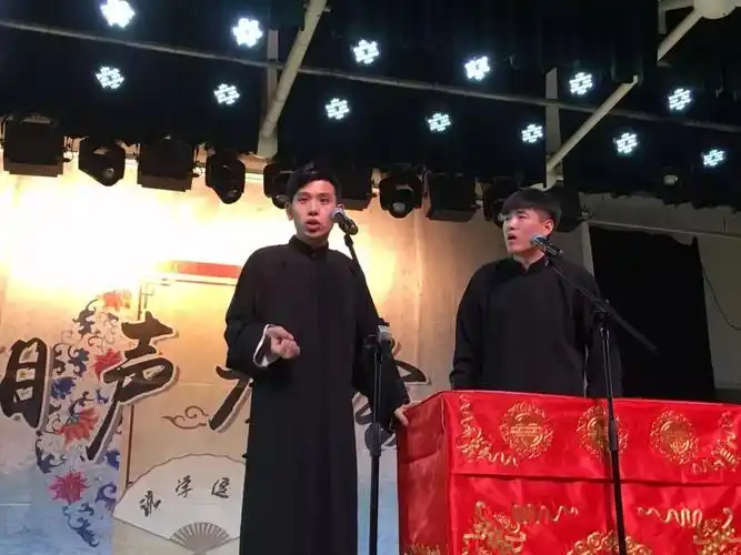 新人报道笑掌室新来了一对相声演员哟