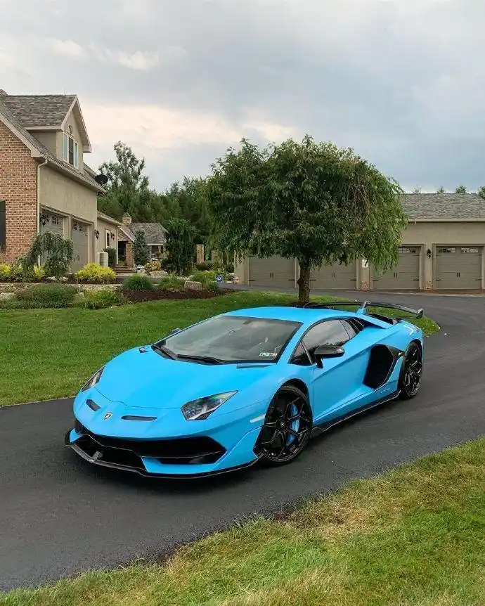 兰博基尼aventador svj [色][酷] . 来自汽车热门新闻 - 微博