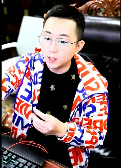 爱玩游戏的王小源,有些不适应竖屏!哲弟发文感谢神话q,感恩遇见 !