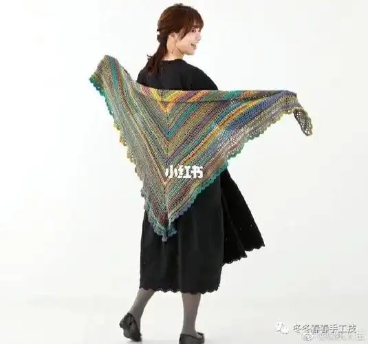 钩针针法简单的段染三角披肩