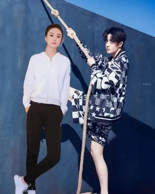 姐弟,酷帅美貌配一脸,图都是cp粉p的,喜欢的可以微博搜魔蟲超话哦[送