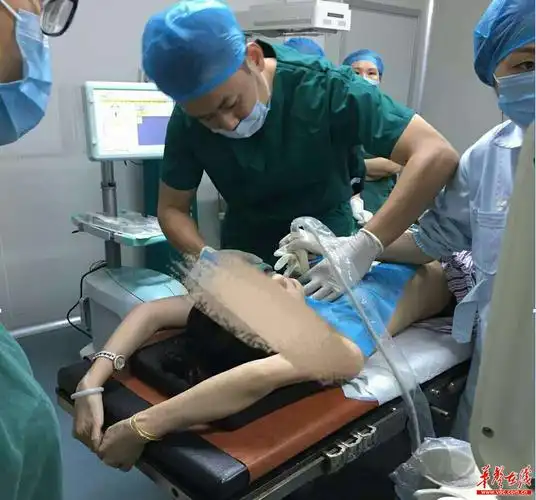 长沙安贞妇产医院联合湘雅顺利开展第一台乳腺微创手术