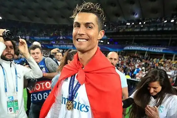 20岁的c罗他在足球领域的成就如何