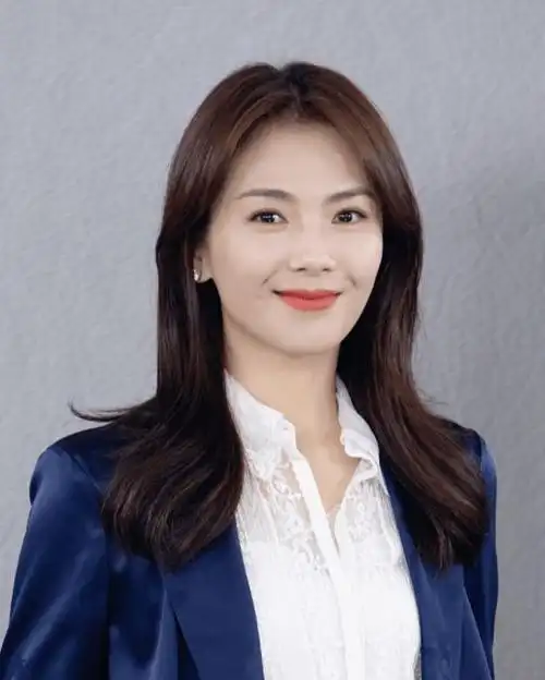 刘涛又被嘲了上披荆斩棘主持功底差表情油腻造型也雷人