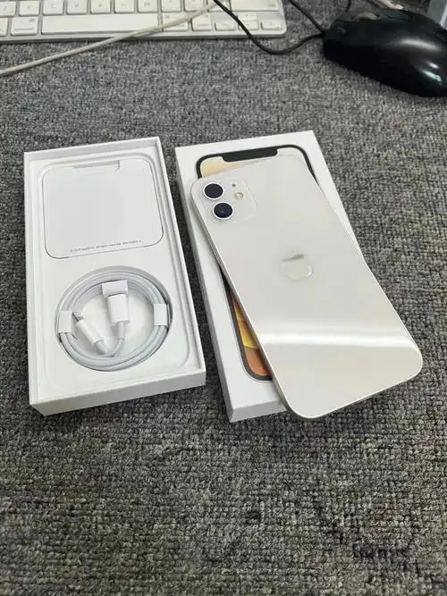 苹果12,标准靓充98新,128g,白色,全套自用带盒子,纯原机器