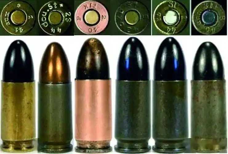 采用黄铜弹壳,覆铜钢被甲且弹头处理成黑色的式样;使用涂漆钢弹壳,覆