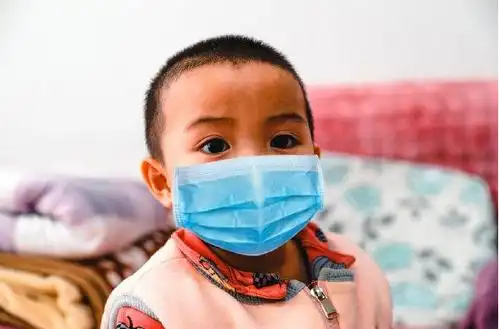 小女娃天生就没有鼻子,父亲想要扔掉娃,母亲的话让父亲泪目!