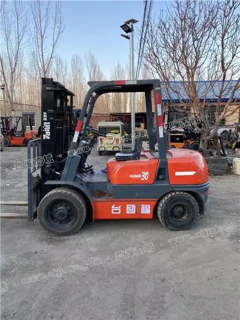 出售台励福三吨叉车