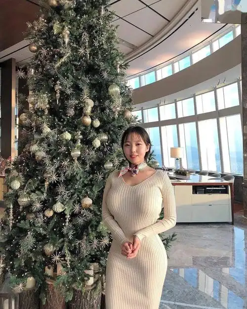 ▼身材丰满却丝毫不显臃肿丰满挺翘的蜜桃臀傲人的上围▼太会长了每个