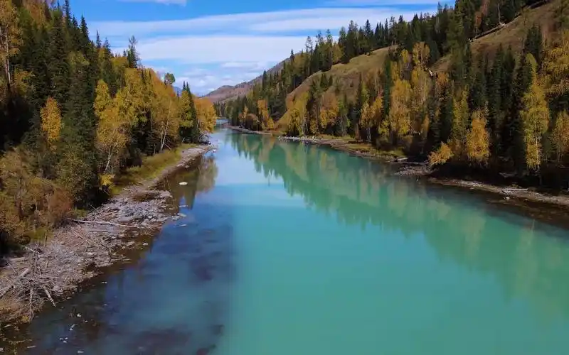 喀纳斯月亮湾秋景
