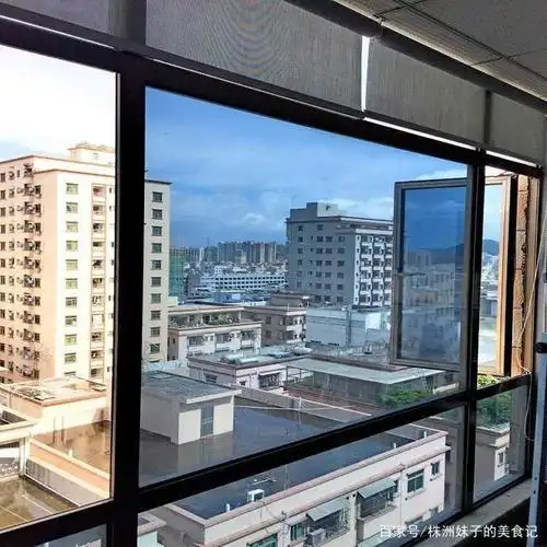 其次,具有隔热效果的玻璃也可以在装饰施工阶段安装.