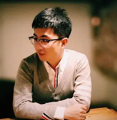 男生戴眼镜要什么发型 戴眼镜男生发型图片