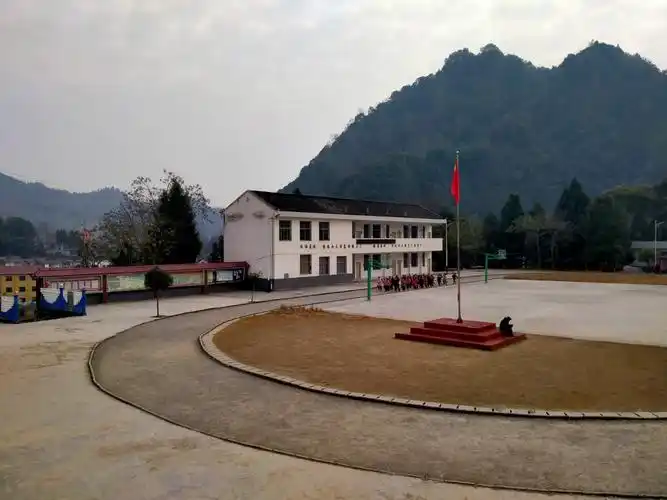 大山里的学校
