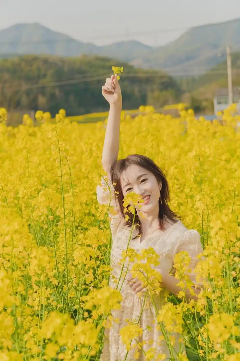 如何拍好油菜花人像,学好13种拍照姿势,油菜花照刷爆朋友圈