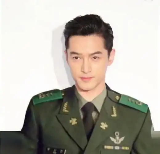 娱乐圈男星军装照盘点谁才是你心中真正的兵哥哥