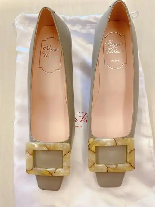 上海难民61节礼物rogervivier珍珠母贝方扣