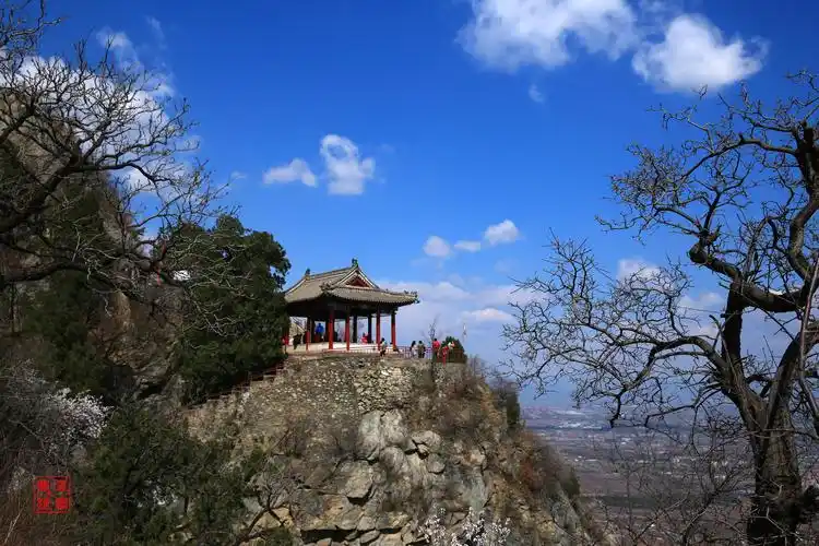 最美春天鹫峰国家森林公园看漫山遍野桃花灼灼