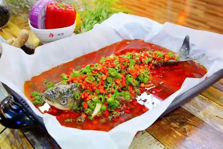 纸上烤鱼石锅鱼图片