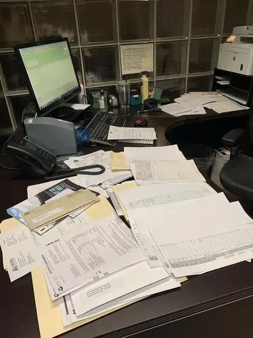 我的办公桌总是在整洁和混乱中摇摆