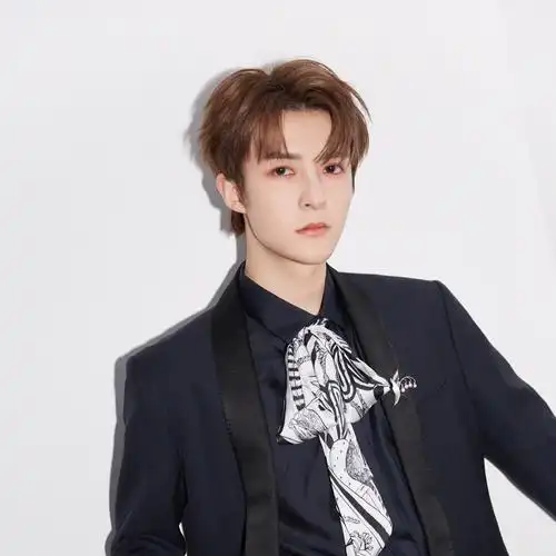 票数:639人气:346投票管栎个人资料详细资料>别名:栎宝,性别:男国籍