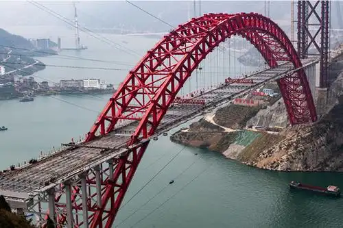 世界最大跨度钢箱桁架推力式拱桥香溪长江大桥主桥合龙