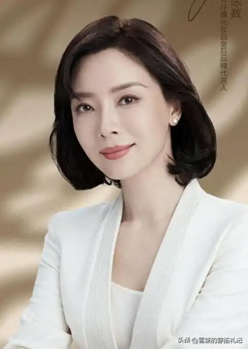 这才是最适合中年女人的发型齐耳卷发瞧陈数就知道有多美