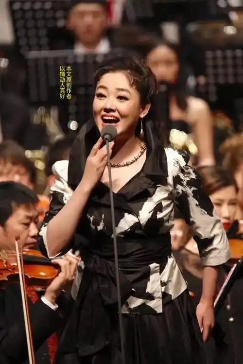 她终于实现了曾对战友的"承诺"她曾说要以歌剧形式歌唱战友,如今做到