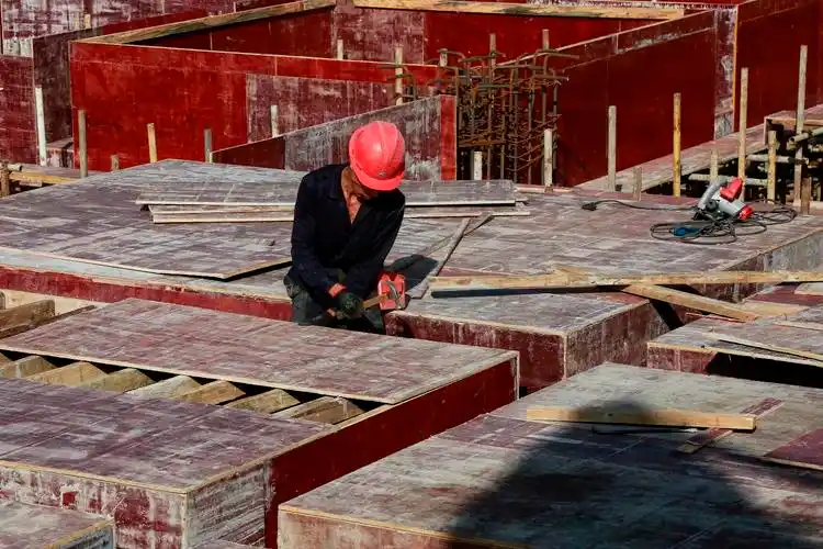 实拍建筑工地的真实生活男工230女工200元这工资低不