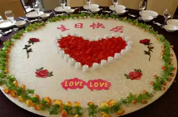 (一) 愿我的祝福,如一缕灿烂的阳光,在你的眼里流淌,生日快乐!