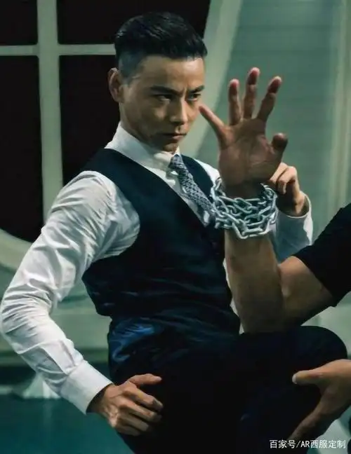 西装飒,眼神飒,动作飒——西装暴徒