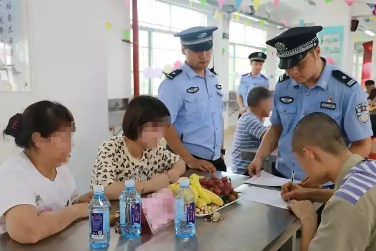 殷殷寄语述离苦 情满高墙祈新生_服刑人员