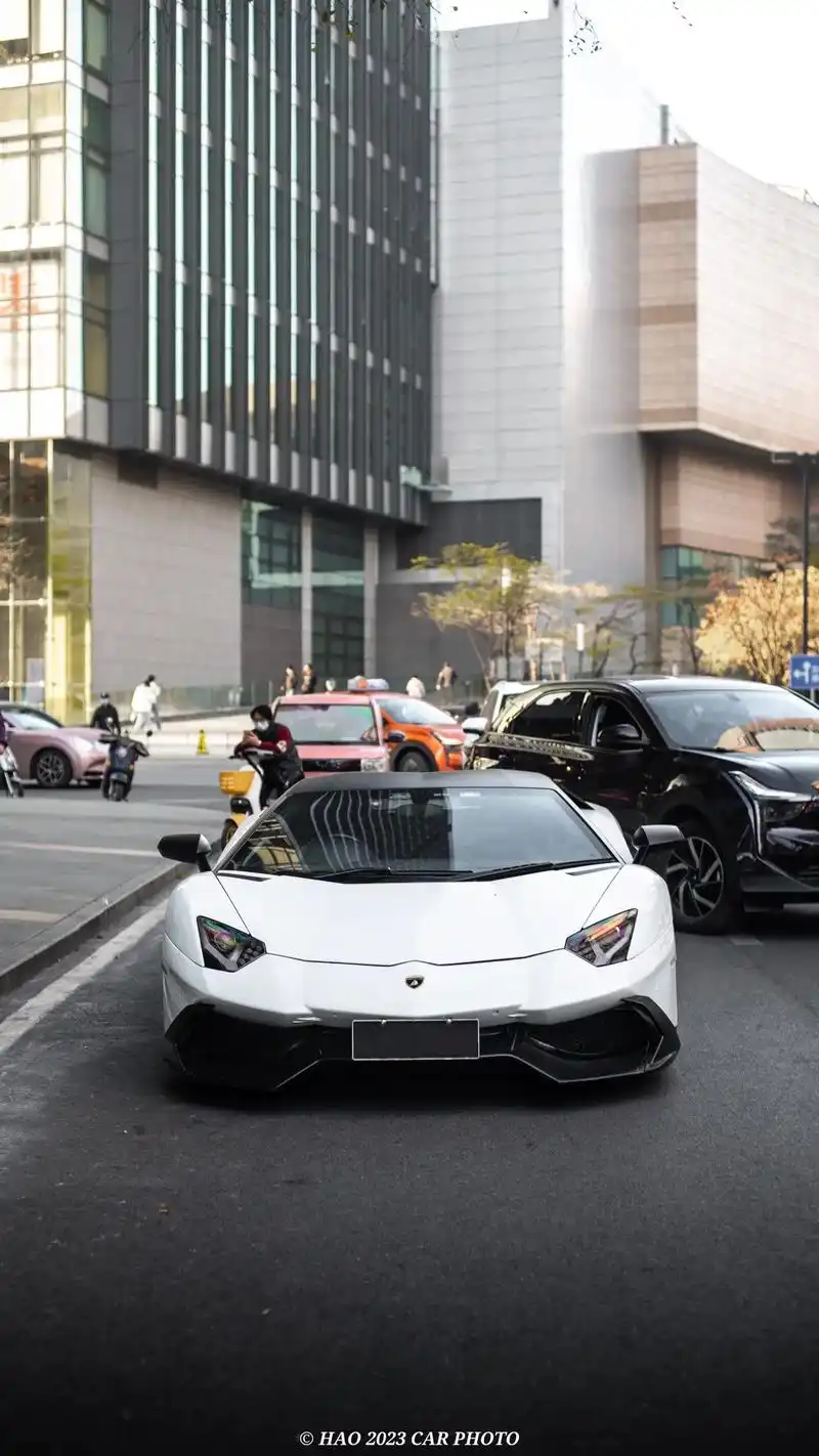 汽车摄影 #摄影 #街拍 #兰博基尼 换个镜头再拍一次 - 抖音